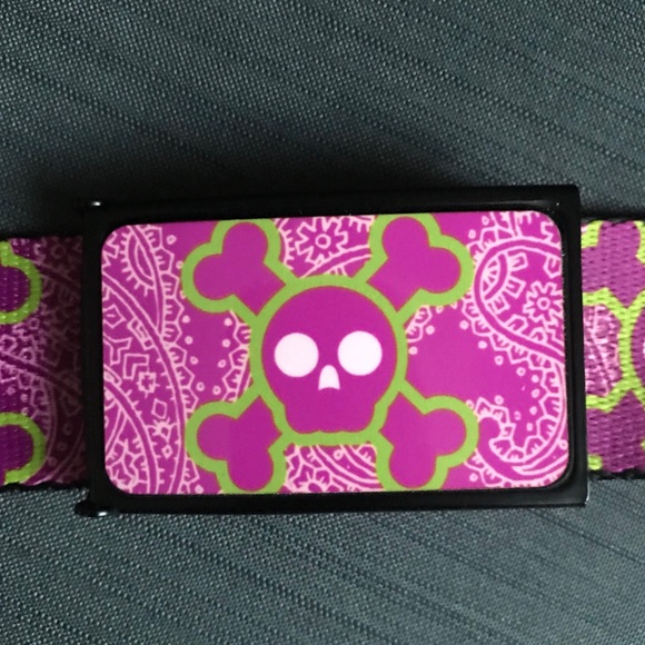 NWOT Skull and Crossbones Nylon belt - Picture 2 of 7